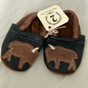 NWT Starry Knight bison leather 6m size 2 baby moccasins